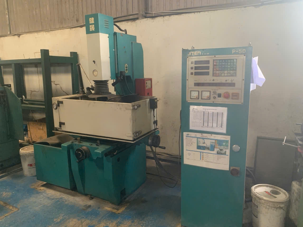 Precision CNC milling machine used for hydraulic manifold block production