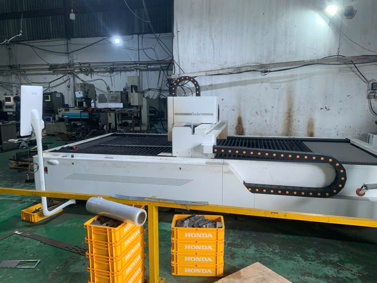 Waterjet vs Laser Cutting: Cost, Capabilities & Sourcing Guide