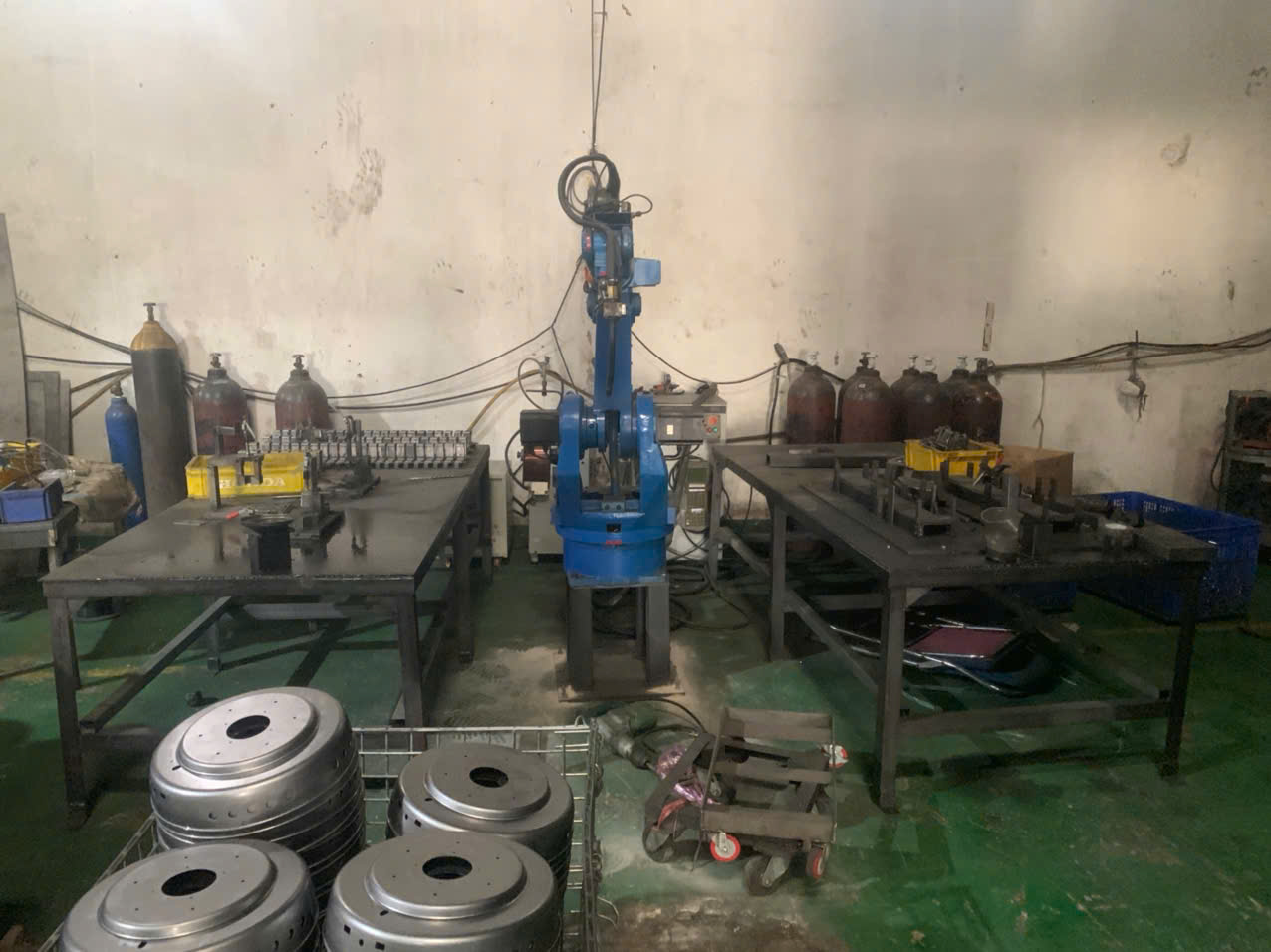 Automatic welding machine in Vietnamese sheet metal factory