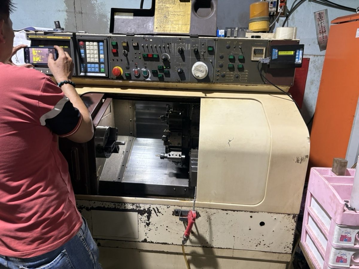 CNC lathe machine  2 