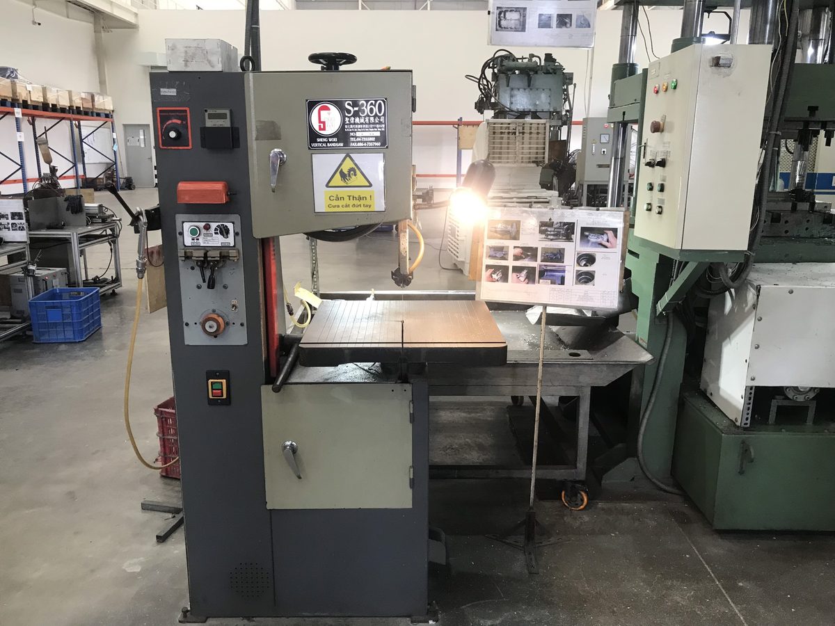 Bandsaw Machine