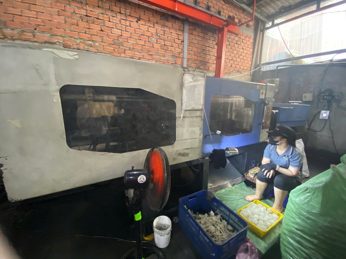 Injection molding machine 1