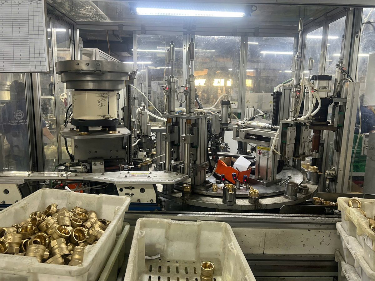 Automated assembly machine