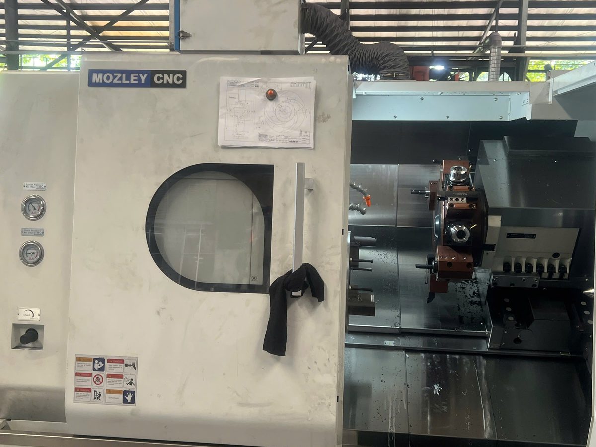 CNC Lathe Machine  1
