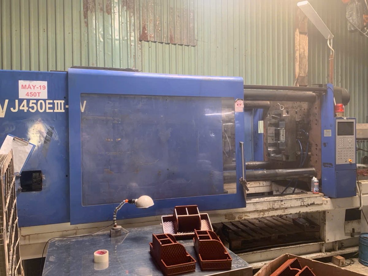 Injection molding machine 1